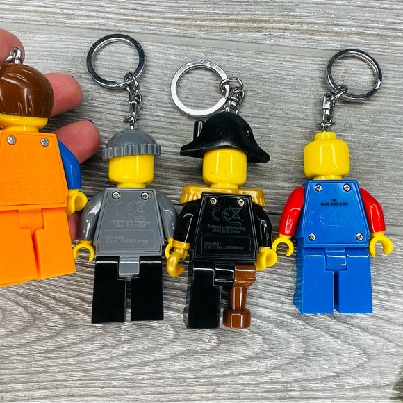 4 large Lego mini figure flash lights keychain pirate , burglar , lego movie II - Picture 12 of 12